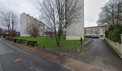 Karle, Plombier à Chatou